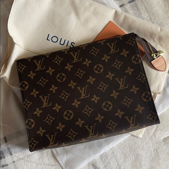 Louis Vuitton Handbags - Louis Vuitton Toiletry Pouch 26
